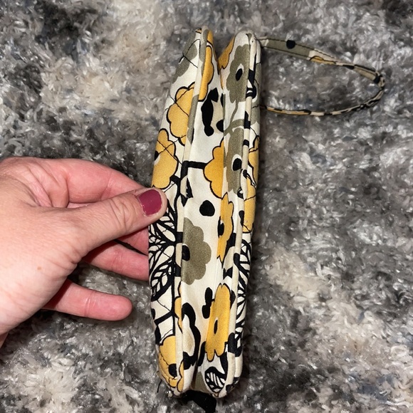 (Vera Bradley) go wild wristlet - Picture 4 of 4